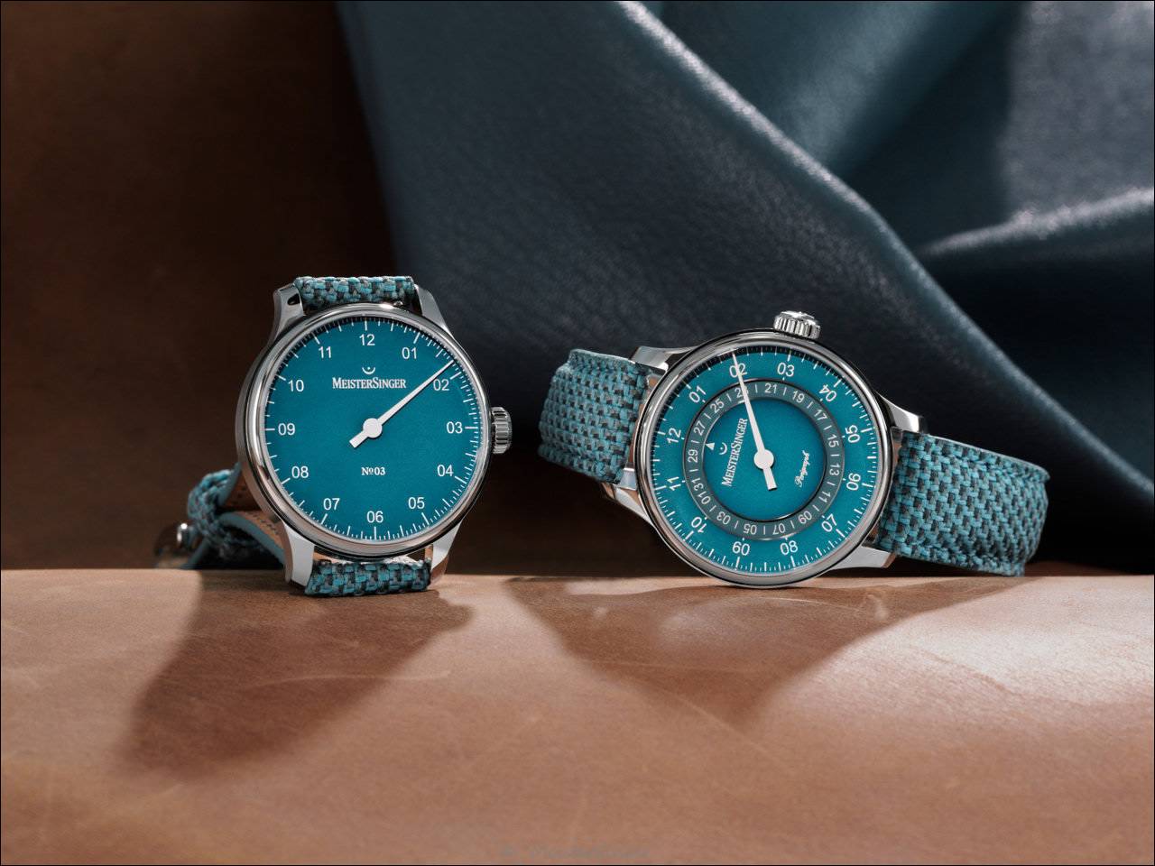 MeisterSinger №03 Special und Perigraph Special: zwei Einzeigeruhren in Türkisblau
